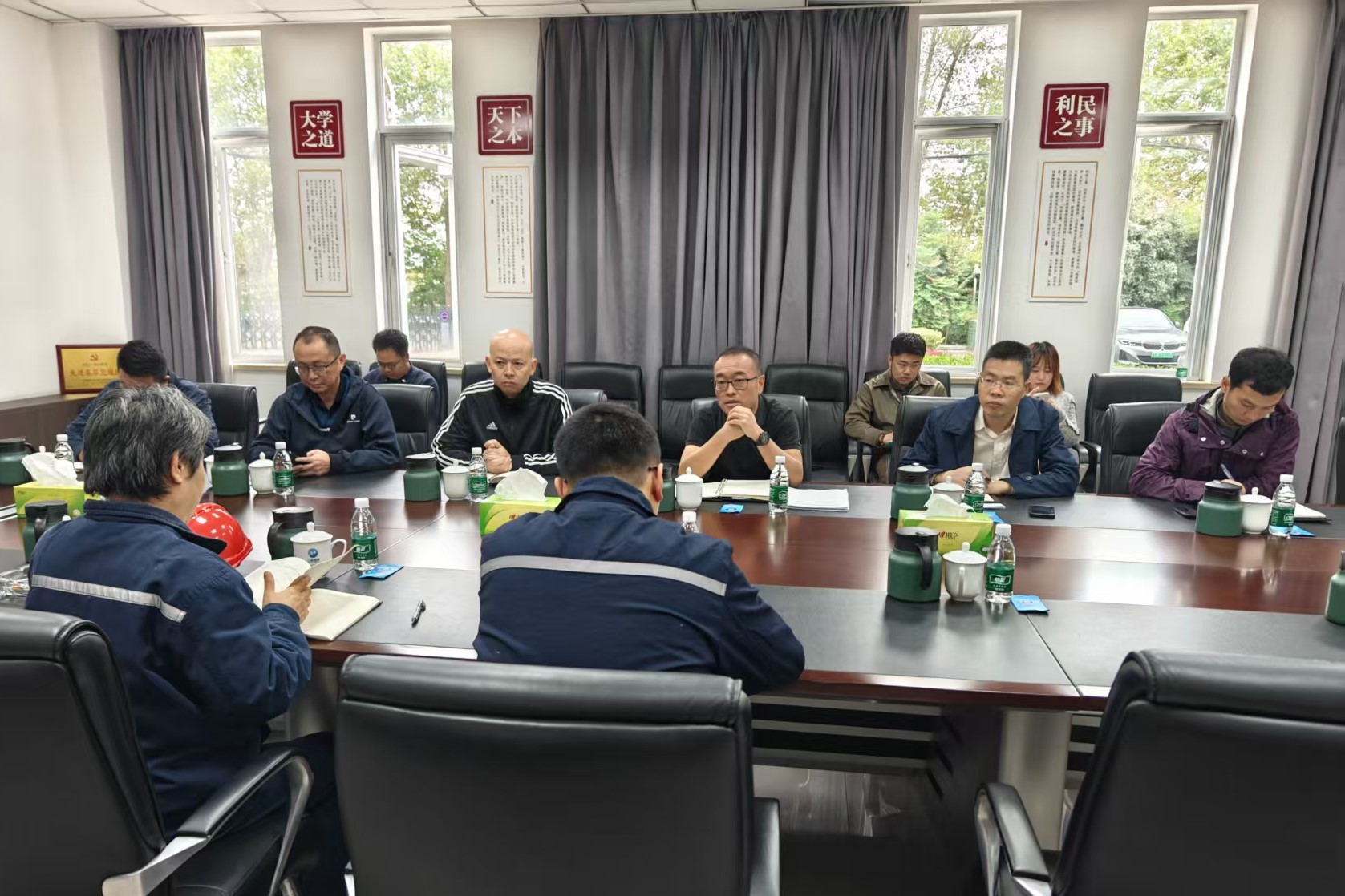 10月20日雙流區(qū)政府黨組成員、自貿(mào)區(qū)管理局專職副局長傅成曦到成都三峰公司調(diào)研1.jpg